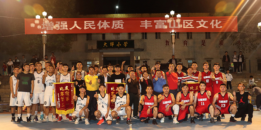 寶鷹籃球隊(duì)與普寧二中隊(duì)、南陽山區(qū)隊(duì)開展籃球友誼賽